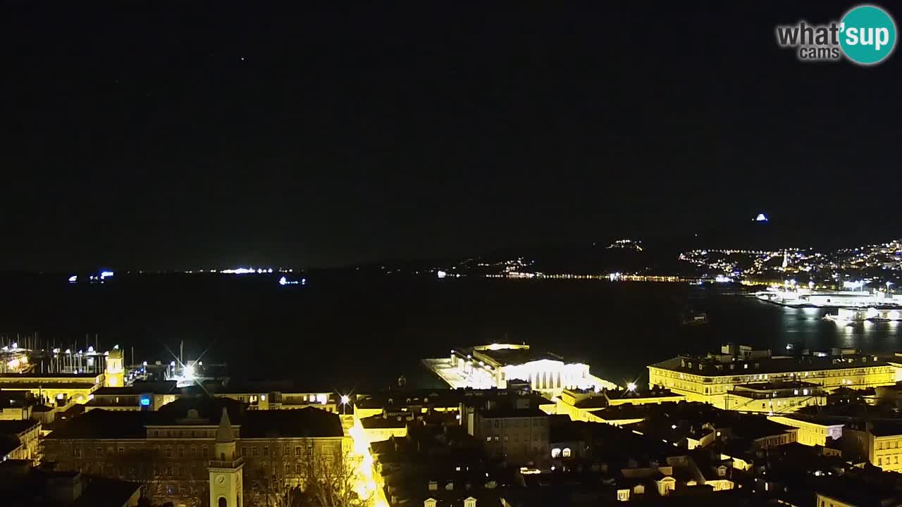 Webcam en direct Trieste, ville, golfe, port et château de Miramare