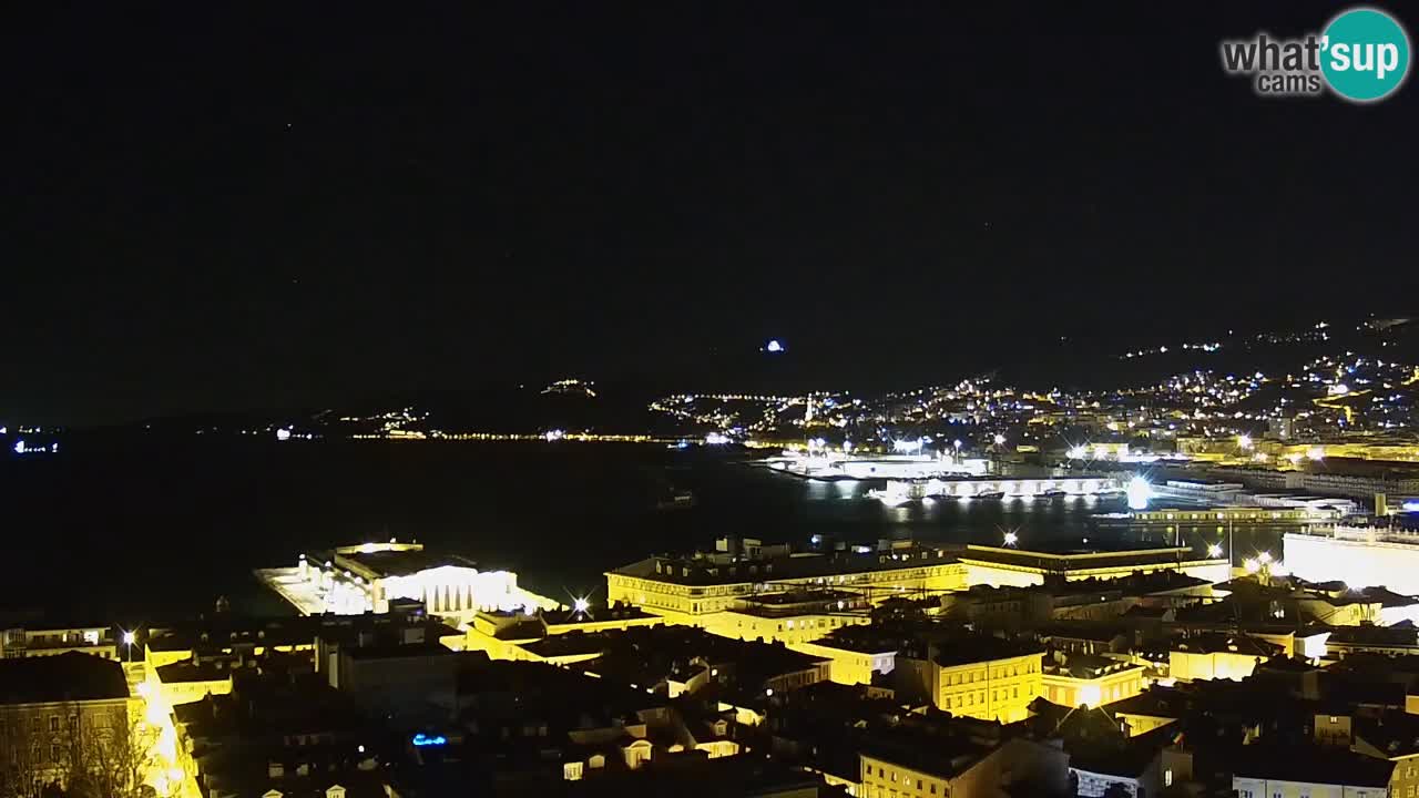 Webcam en direct Trieste, ville, golfe, port et château de Miramare