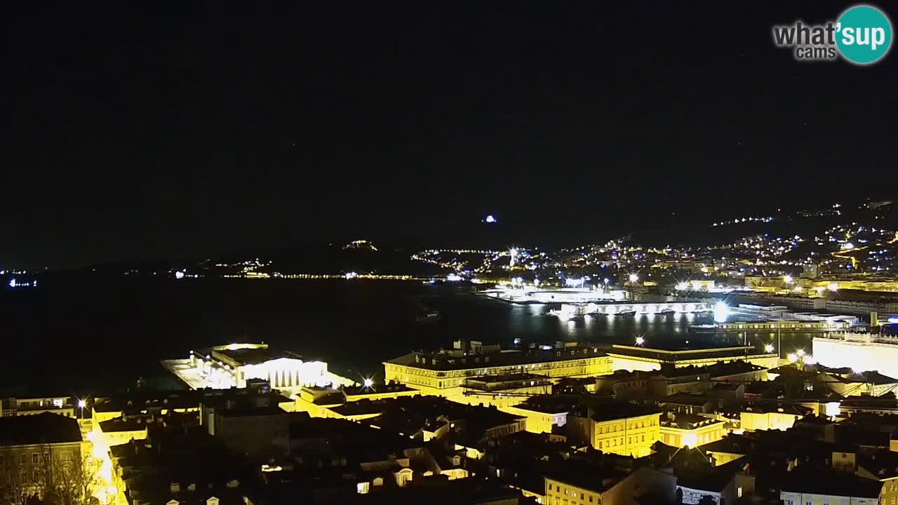 Webcam en direct Trieste, ville, golfe, port et château de Miramare