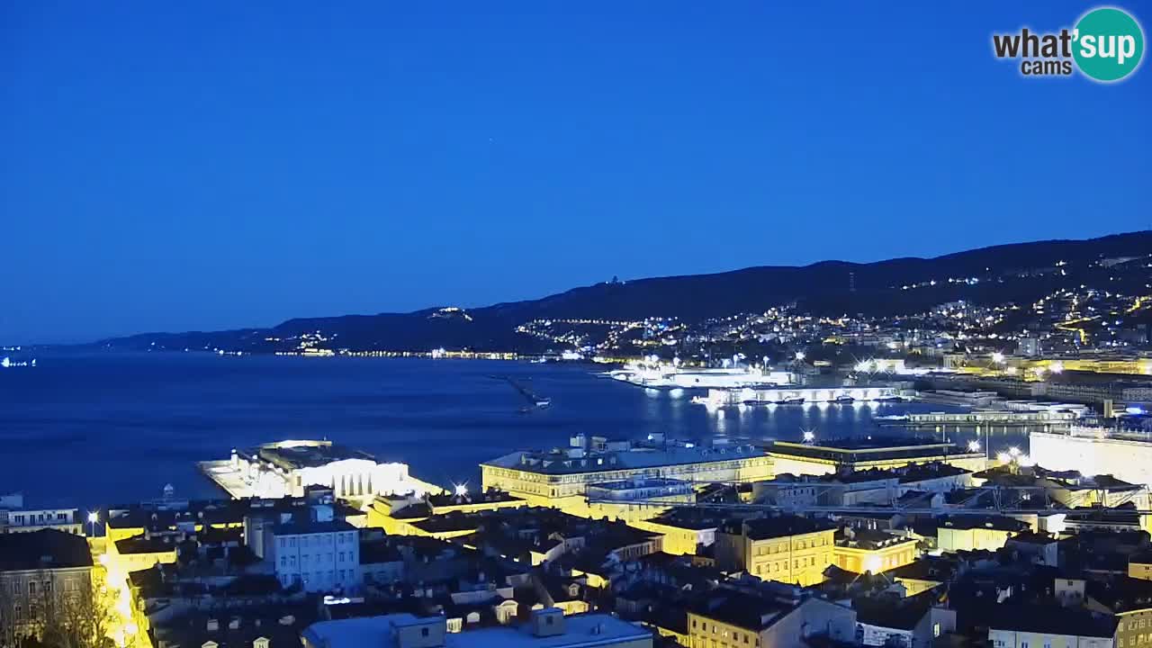 Webcam en direct Trieste, ville, golfe, port et château de Miramare