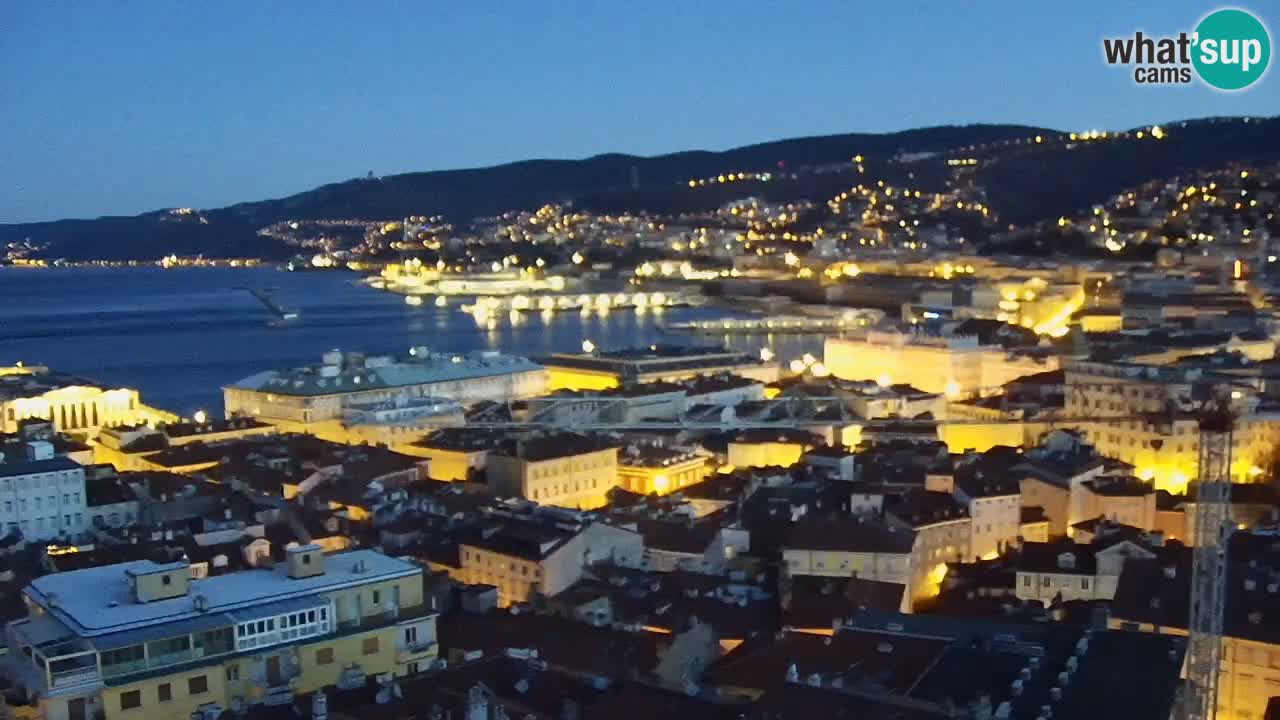 Webcam en direct Trieste, ville, golfe, port et château de Miramare