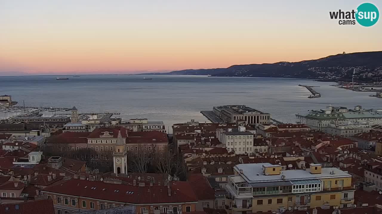 Live webcam Trieste – Panorama della città, del Golfo, stazione marittima e del castello di Miramare