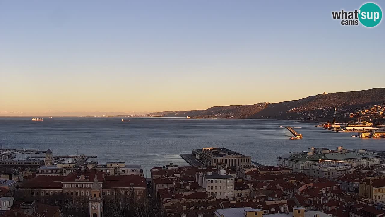 Webcam en direct Trieste, ville, golfe, port et château de Miramare