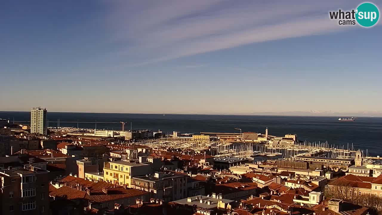 Webcam en direct Trieste, ville, golfe, port et château de Miramare