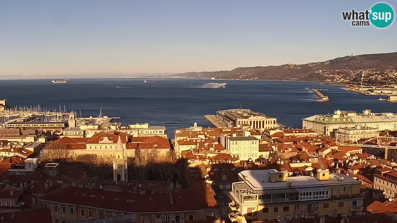 Webcam en direct Trieste, ville, golfe, port et château de Miramare