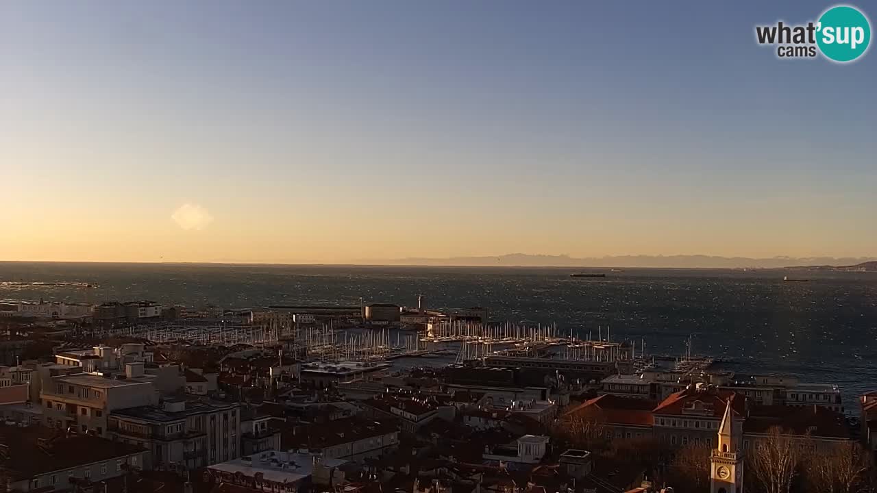 Webcam en direct Trieste, ville, golfe, port et château de Miramare