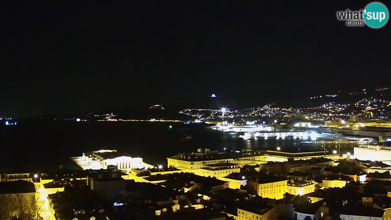 Webcam en direct Trieste, ville, golfe, port et château de Miramare