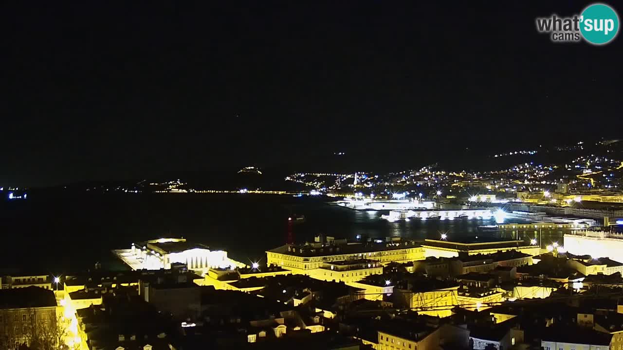 Webcam en direct Trieste, ville, golfe, port et château de Miramare