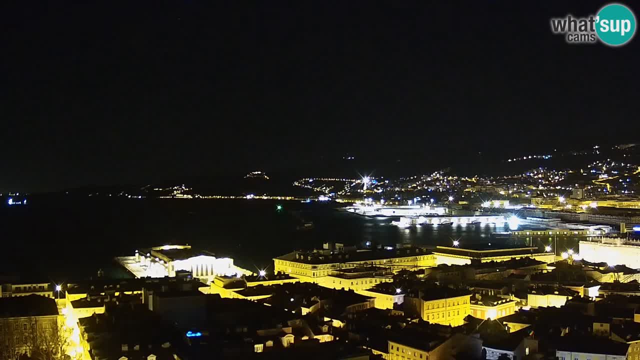 Webcam en direct Trieste, ville, golfe, port et château de Miramare