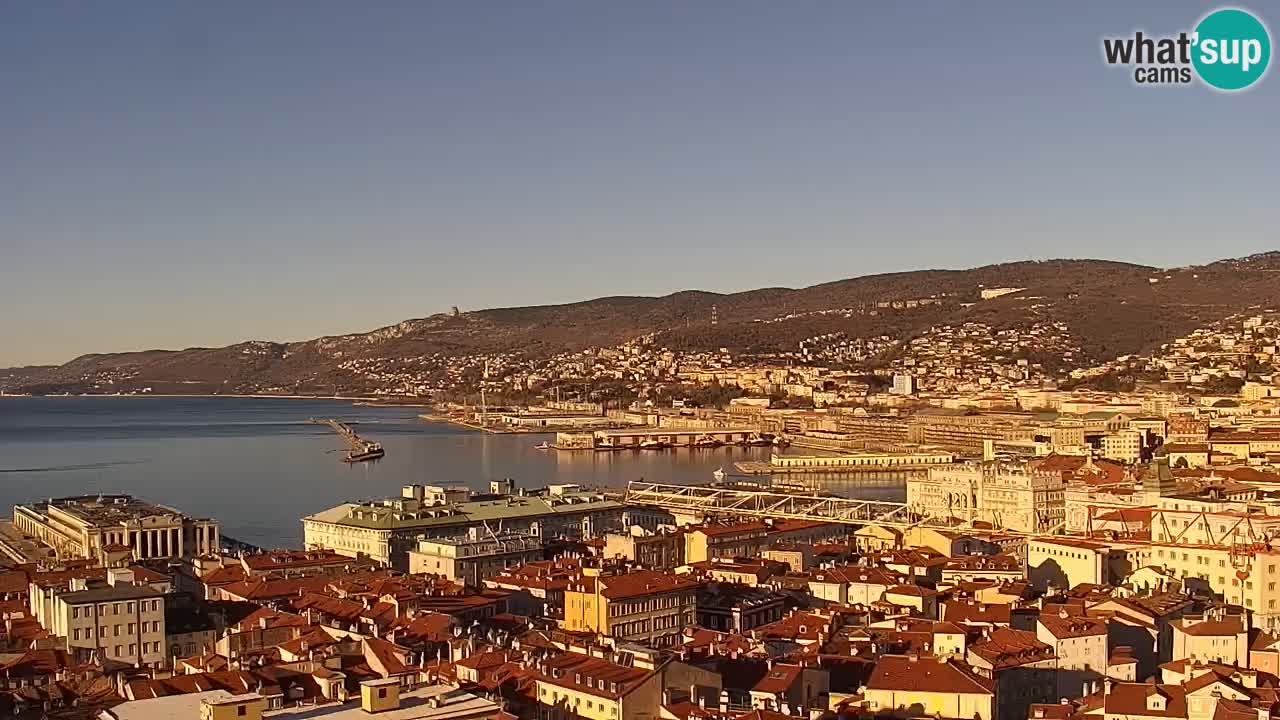 Live webcam Trieste – Panorama of the city, the Gulf, the maritime station and the Miramare castle