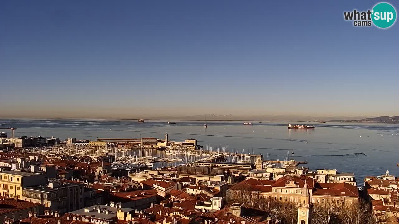 Webcam en direct Trieste, ville, golfe, port et château de Miramare