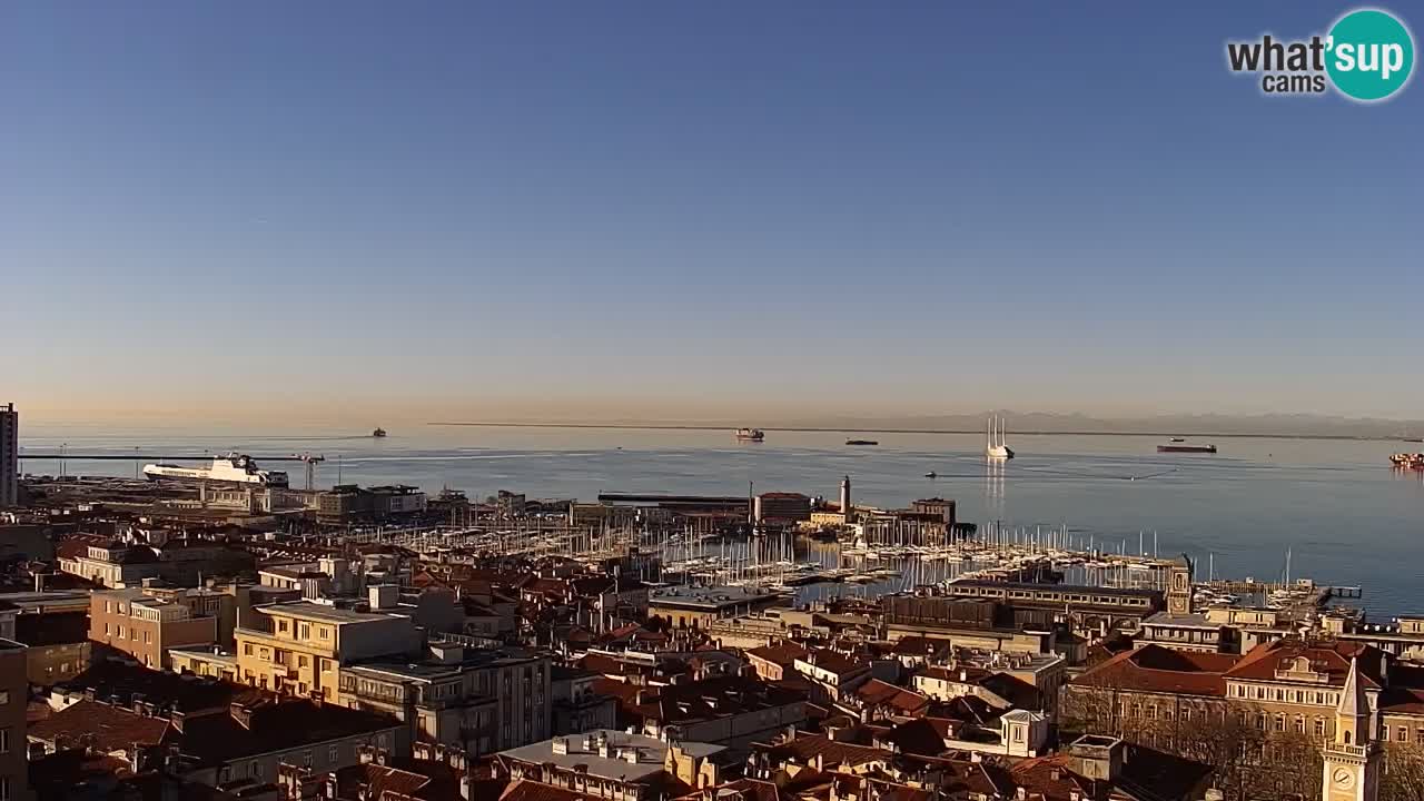 Webcam en direct Trieste, ville, golfe, port et château de Miramare