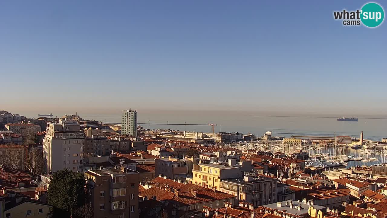 Webcam en direct Trieste, ville, golfe, port et château de Miramare