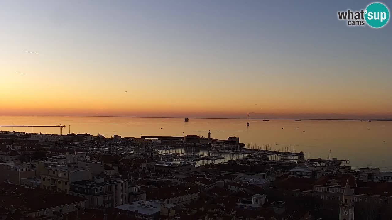 Live webcam Trieste – Panorama della città, del Golfo, stazione marittima e del castello di Miramare