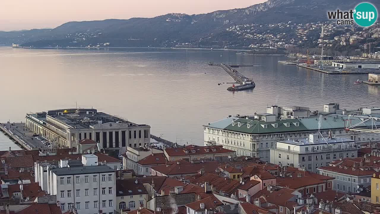 Live webcam Trieste – Panorama della città, del Golfo, stazione marittima e del castello di Miramare