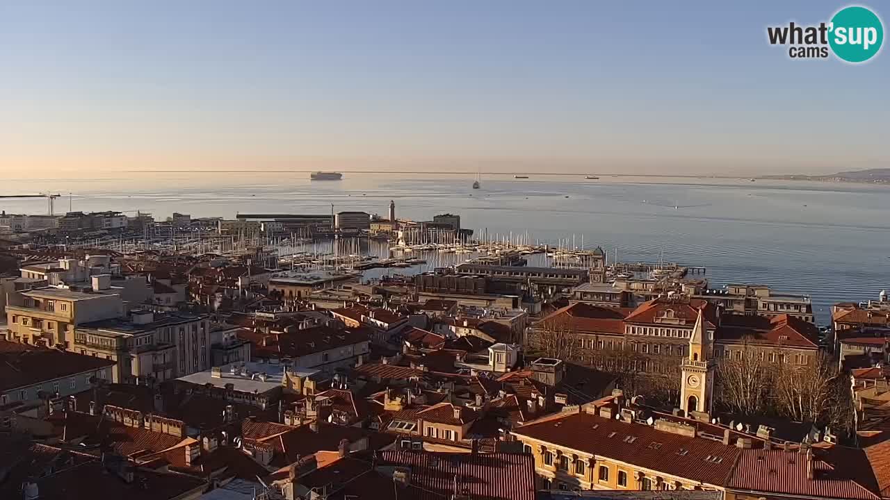 Webcam en direct Trieste, ville, golfe, port et château de Miramare