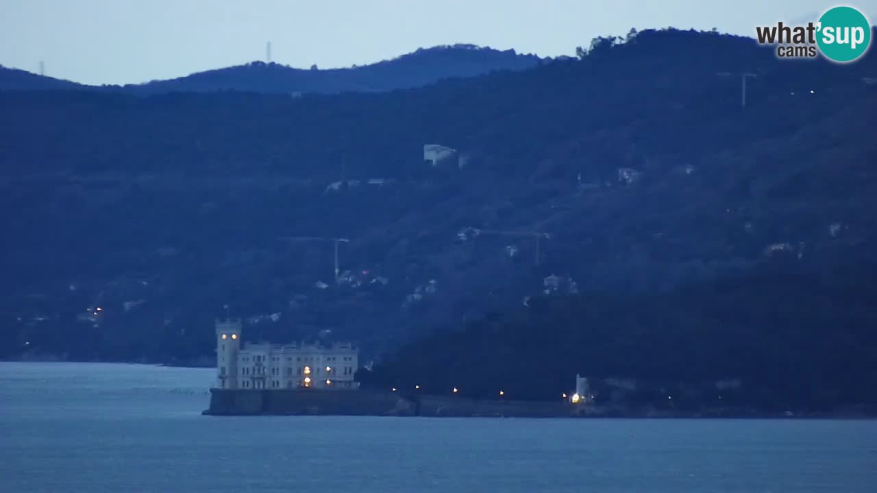 Webcam en direct Trieste, ville, golfe, port et château de Miramare