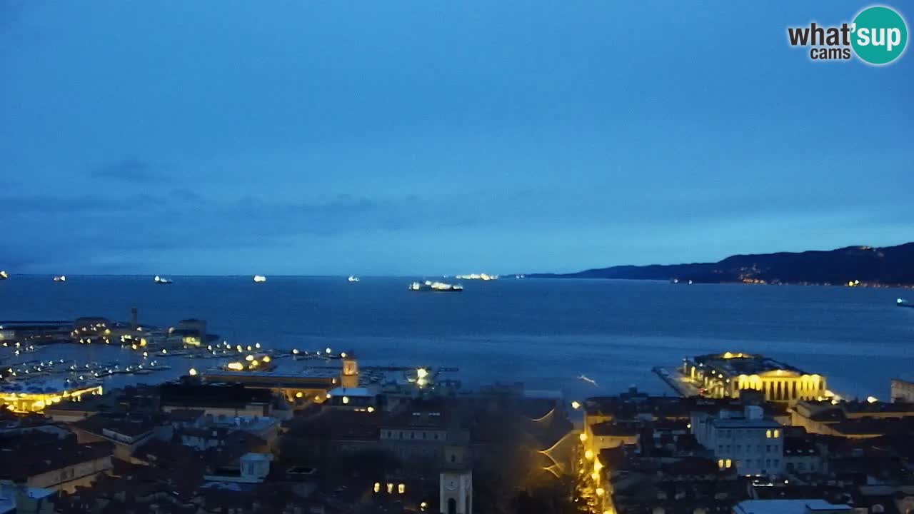 Webcam en direct Trieste, ville, golfe, port et château de Miramare