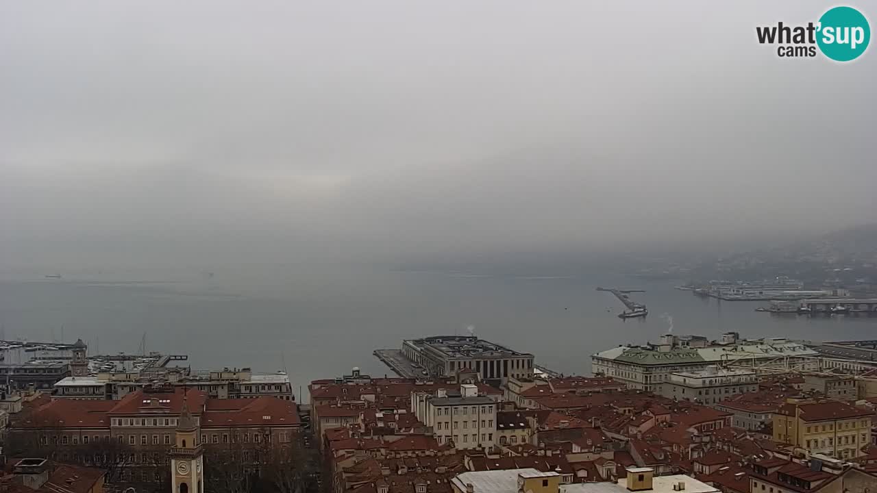 Webcam en direct Trieste, ville, golfe, port et château de Miramare