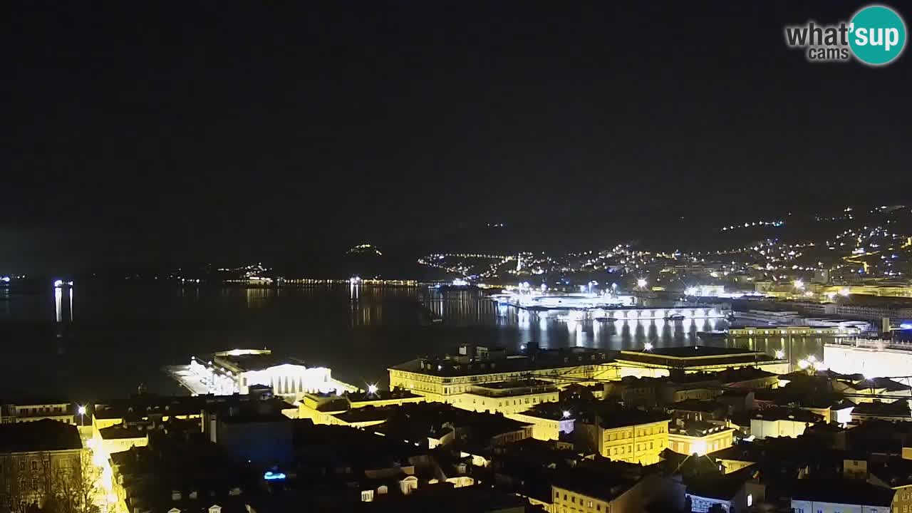 Webcam en direct Trieste, ville, golfe, port et château de Miramare