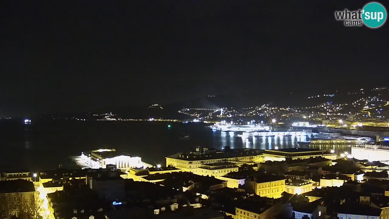 Webcam en direct Trieste, ville, golfe, port et château de Miramare