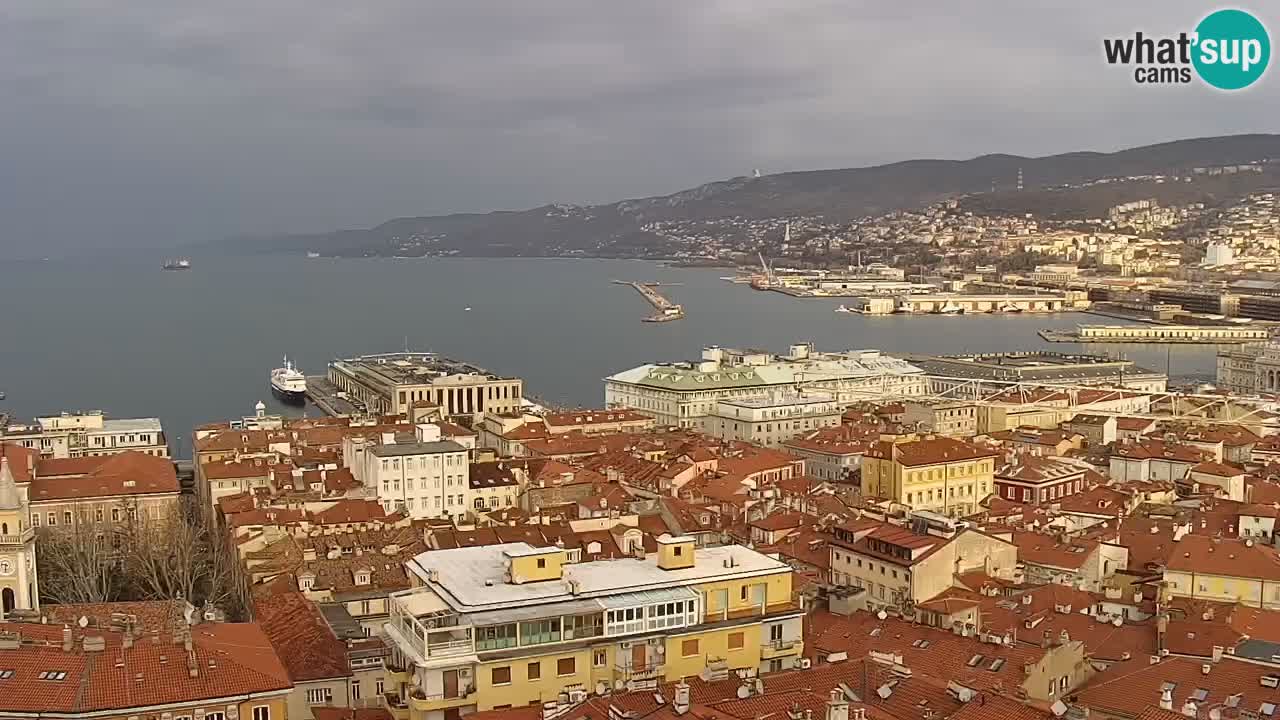 Webcam en direct Trieste, ville, golfe, port et château de Miramare