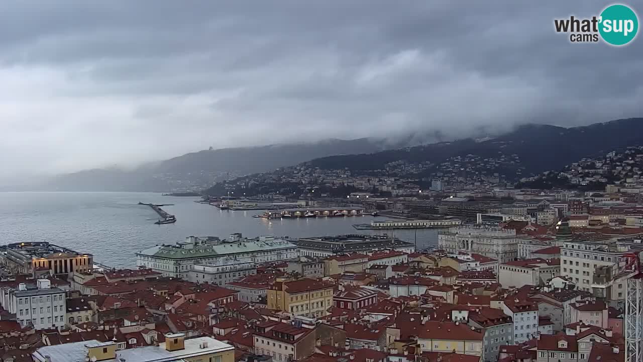 Webcam en direct Trieste, ville, golfe, port et château de Miramare