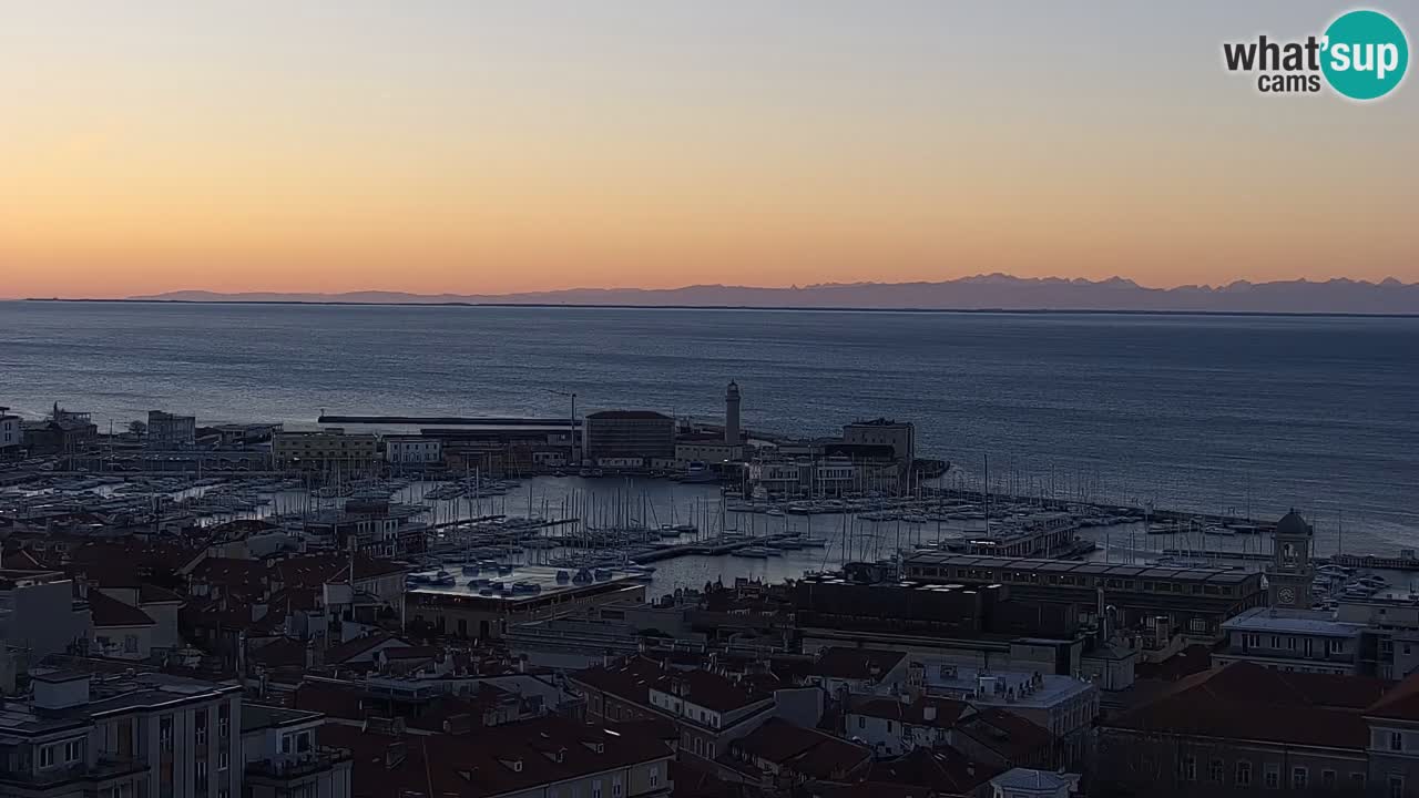 Live webcam Trieste – Panorama of the city, the Gulf, the maritime station and the Miramare castle