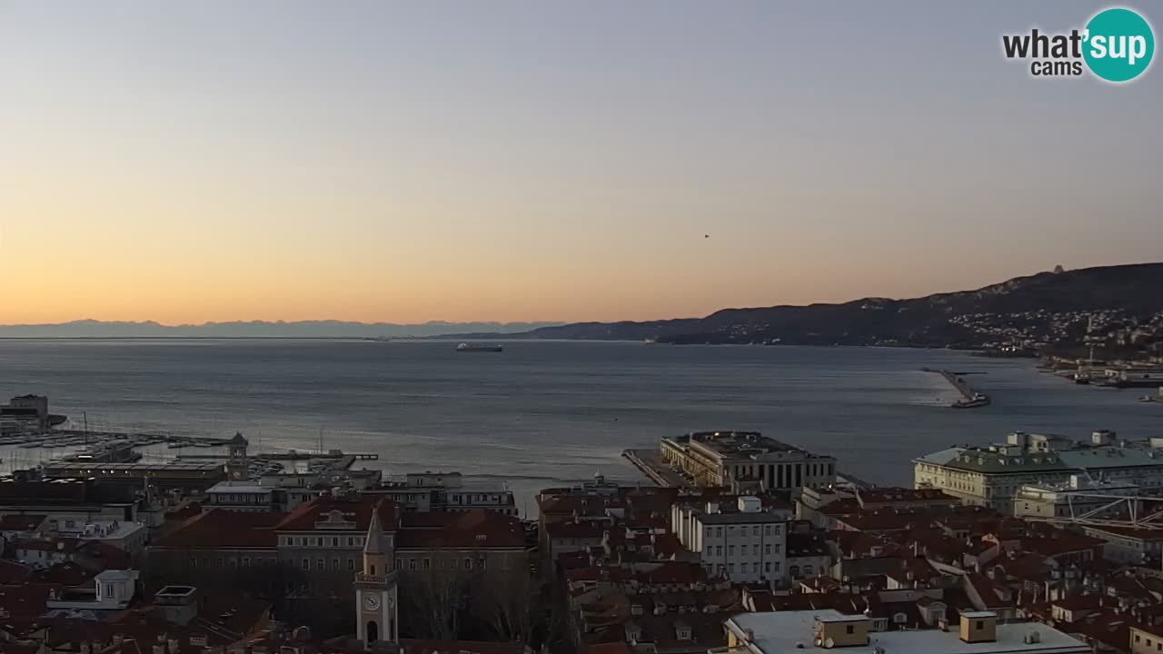 Live webcam Trieste – Panorama della città, del Golfo, stazione marittima e del castello di Miramare