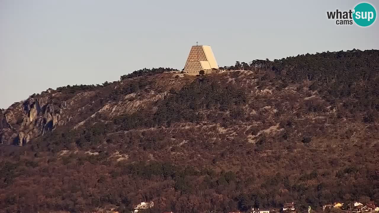 Live webcam Trieste – Panorama of the city, the Gulf, the maritime station and the Miramare castle