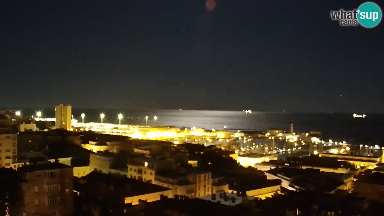 Webcam en direct Trieste, ville, golfe, port et château de Miramare