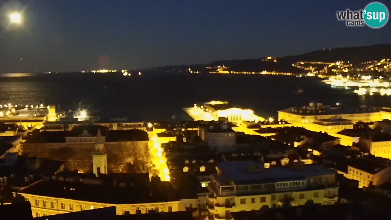 Webcam en direct Trieste, ville, golfe, port et château de Miramare