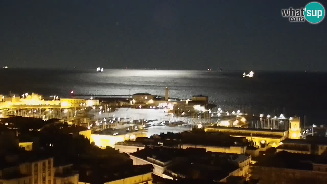 Webcam en direct Trieste, ville, golfe, port et château de Miramare