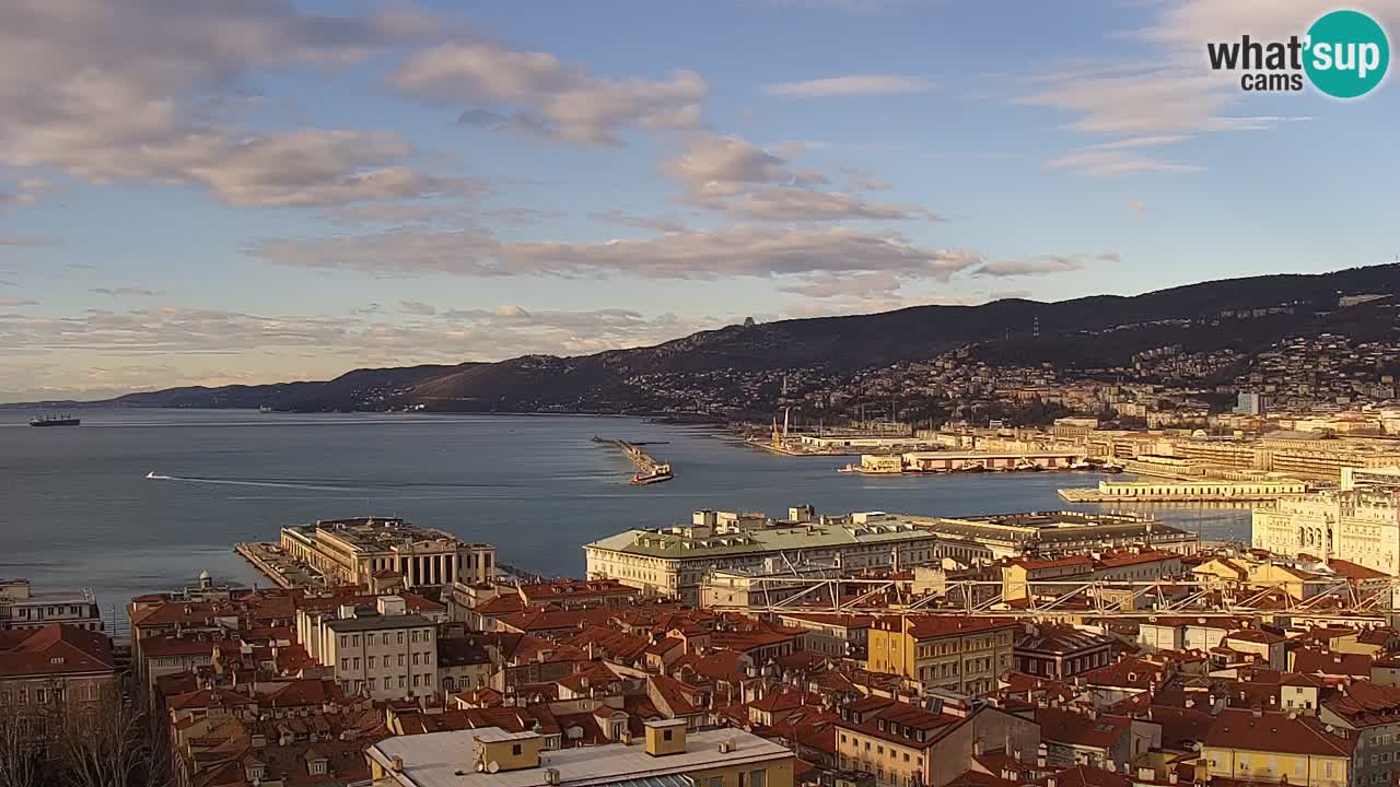 Live webcam Trieste – Panorama of the city, the Gulf, the maritime station and the Miramare castle