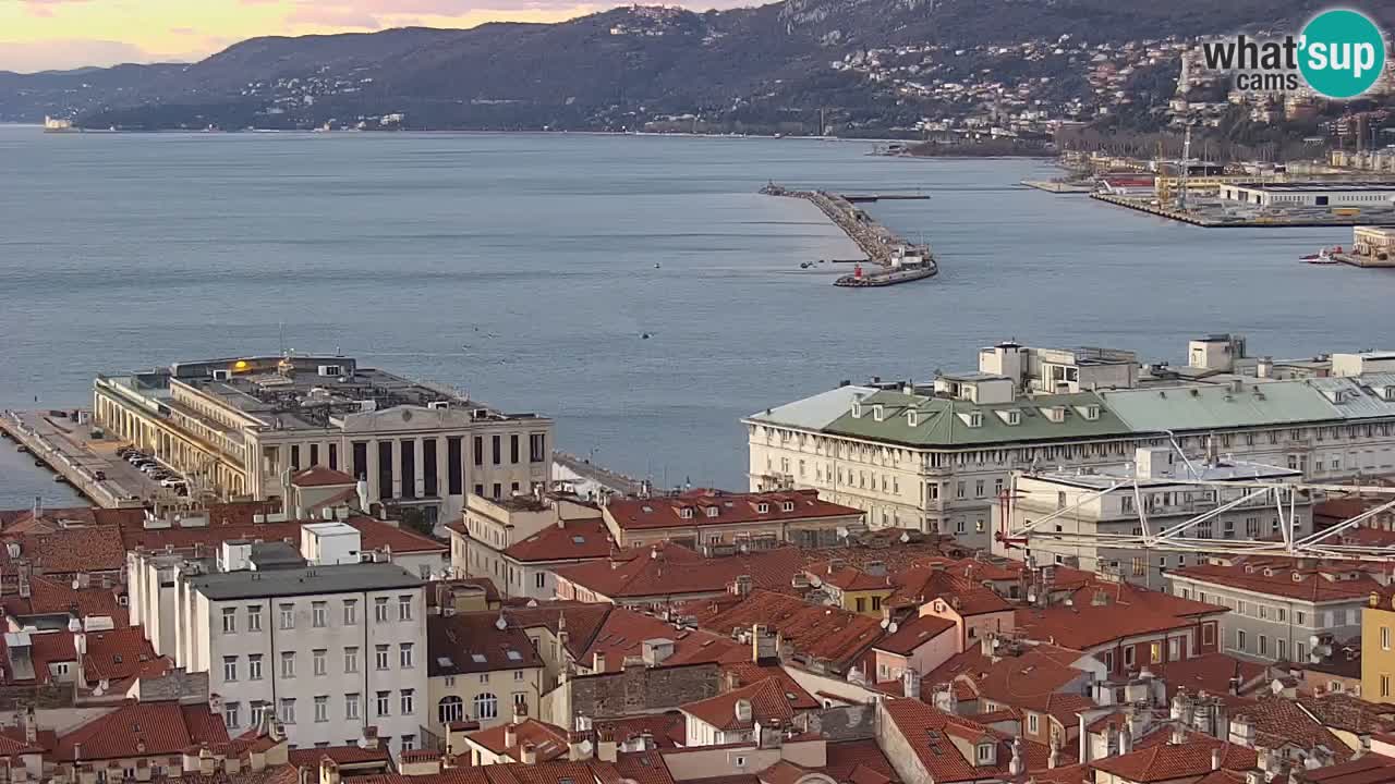 Webcam en direct Trieste, ville, golfe, port et château de Miramare