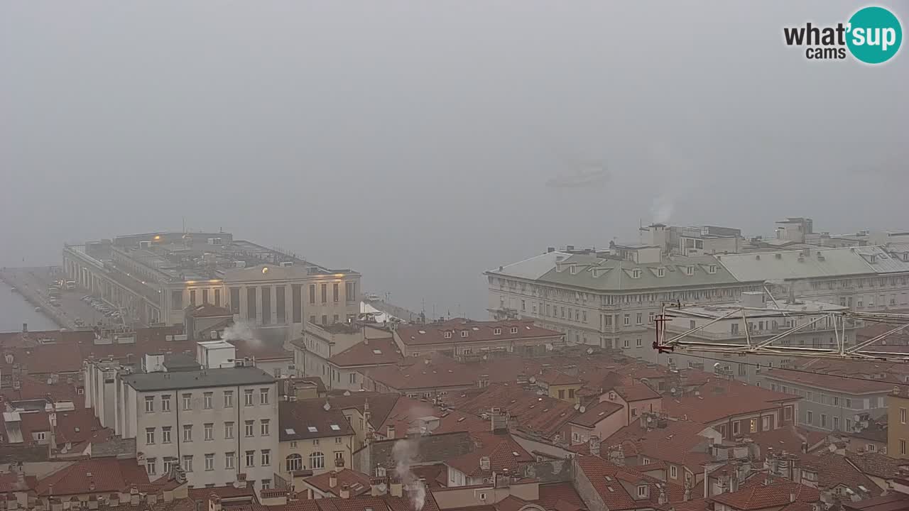 Web kamera Trst uživo – Panorama grada, zaljeva, pomorske postaje i dvorca Miramare