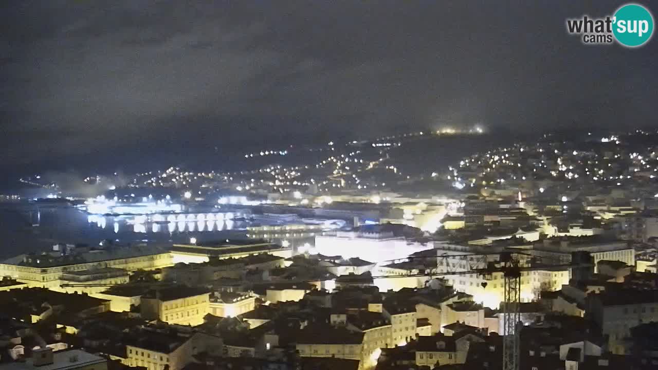 Webcam en direct Trieste, ville, golfe, port et château de Miramare