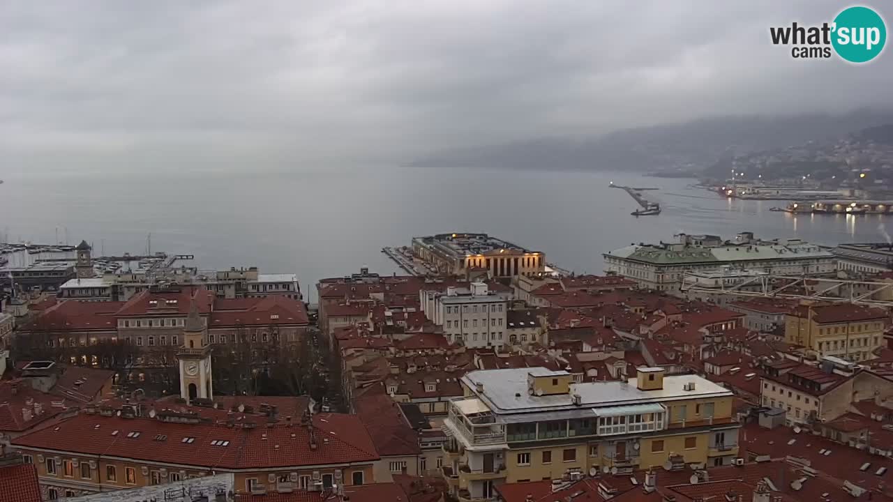 Webcam en direct Trieste, ville, golfe, port et château de Miramare