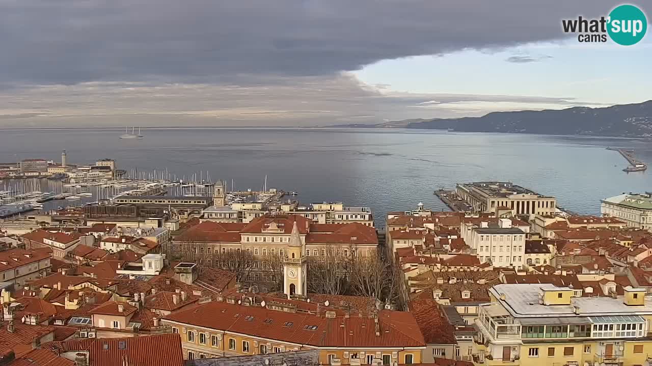 Webcam en direct Trieste, ville, golfe, port et château de Miramare