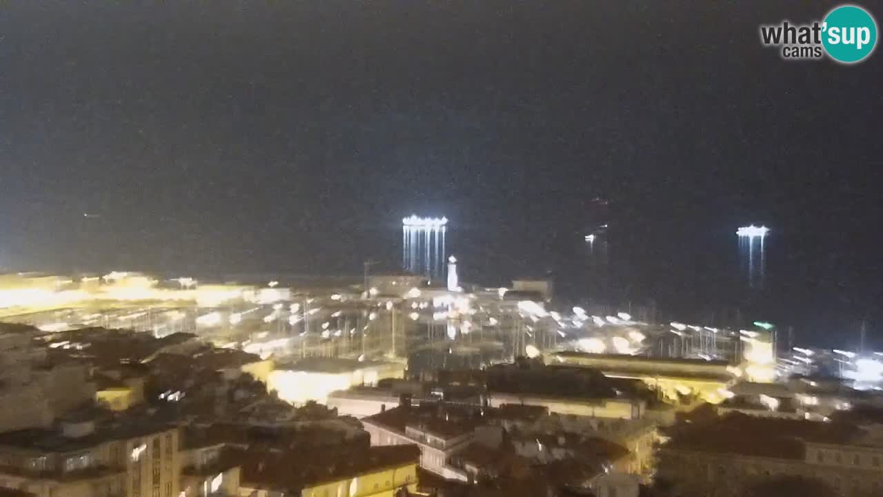 Webcam en direct Trieste, ville, golfe, port et château de Miramare