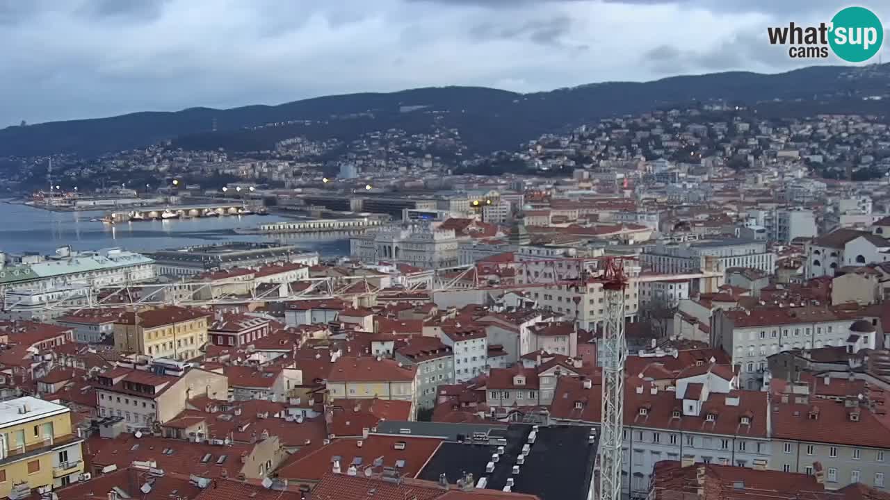 Webcam en direct Trieste, ville, golfe, port et château de Miramare