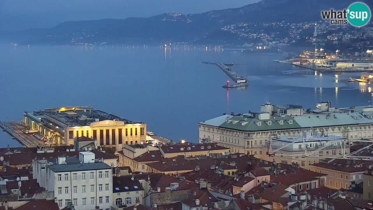 Webcam en direct Trieste, ville, golfe, port et château de Miramare