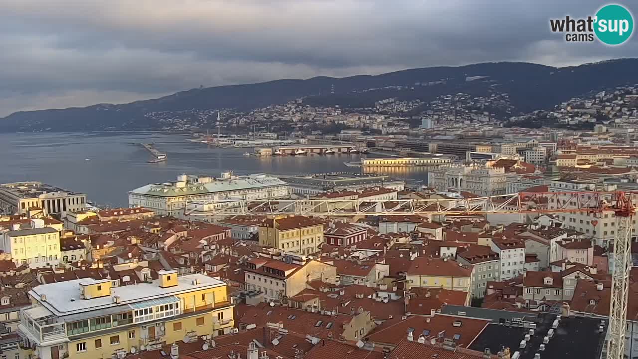 Live webcam Trieste – Panorama of the city, the Gulf, the maritime station and the Miramare castle