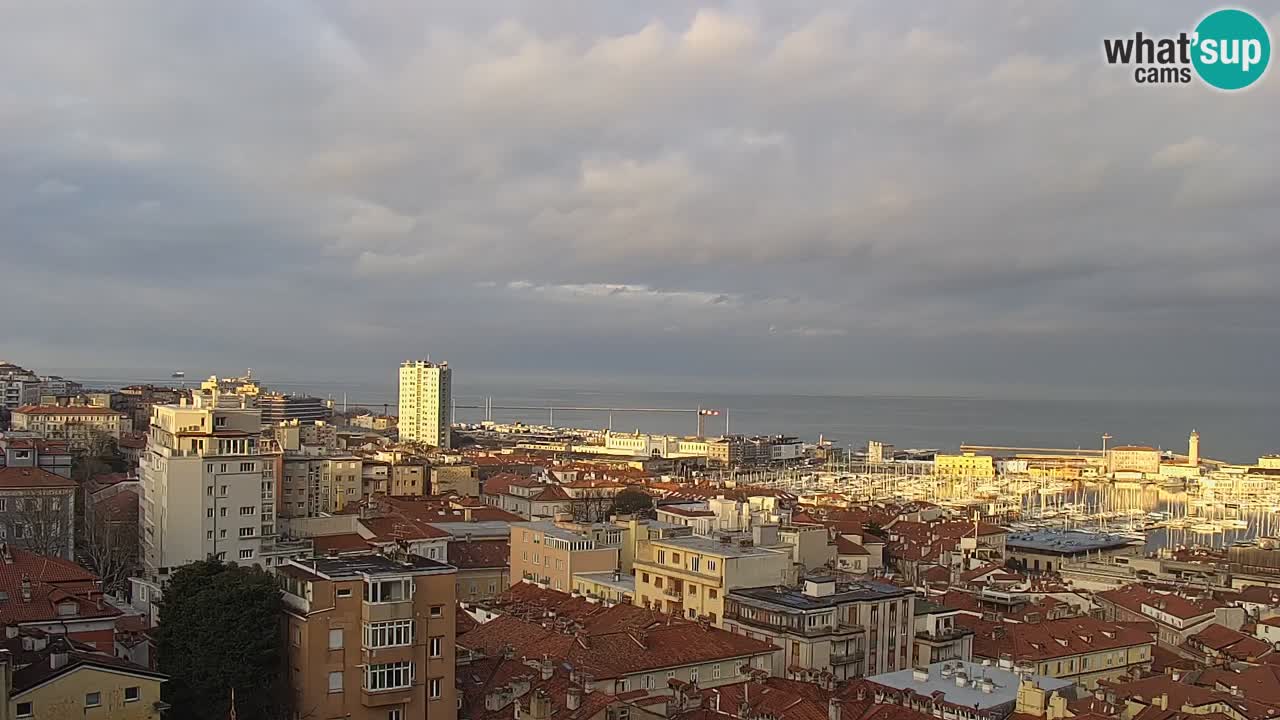 Webcam en vivo Trieste, ciudad, golfo, puerto y castillo de Miramare