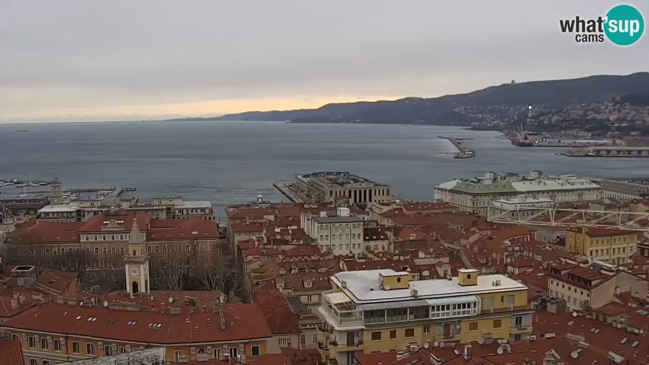 Live webcam Trieste – Panorama della città, del Golfo, stazione marittima e del castello di Miramare