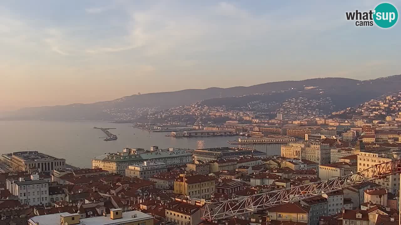 Live webcam Trieste – Panorama della città, del Golfo, stazione marittima e del castello di Miramare