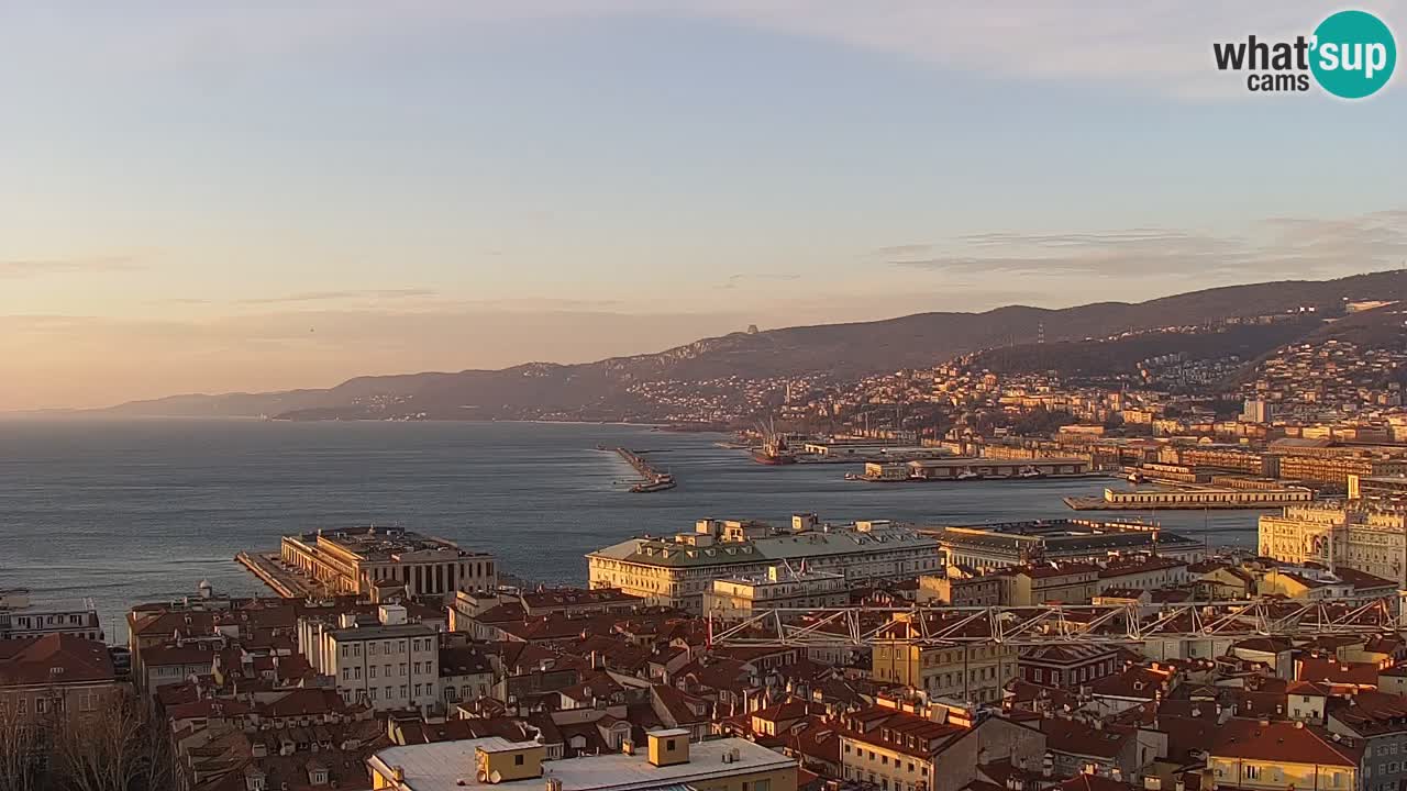 Live webcam Trieste – Panorama of the city, the Gulf, the maritime station and the Miramare castle