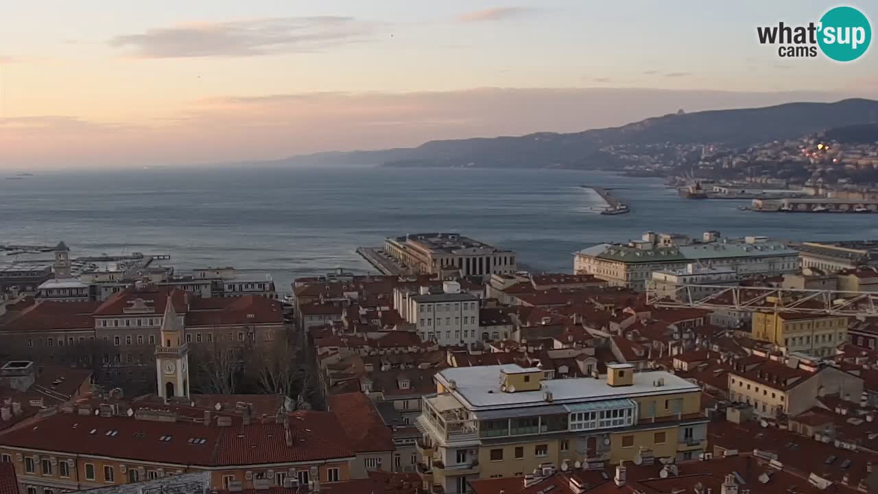 Webcam en direct Trieste, ville, golfe, port et château de Miramare