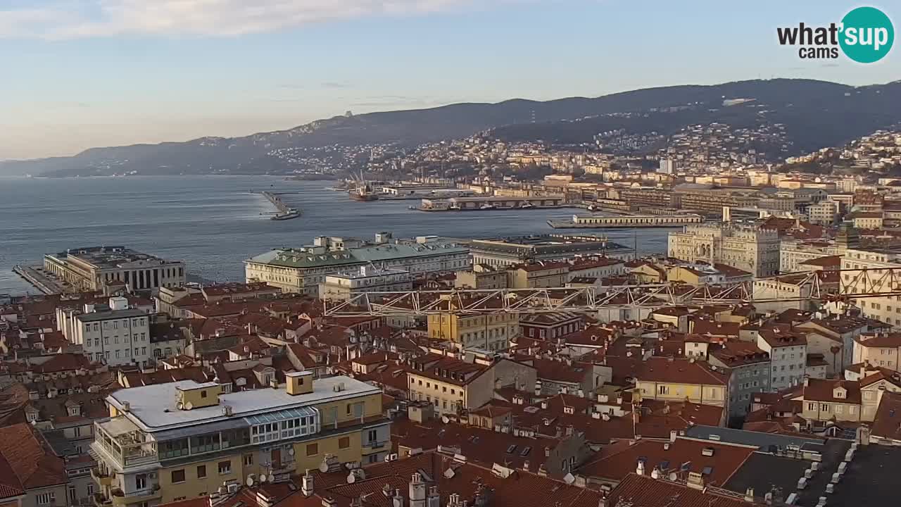 Live webcam Trieste – Panorama of the city, the Gulf, the maritime station and the Miramare castle