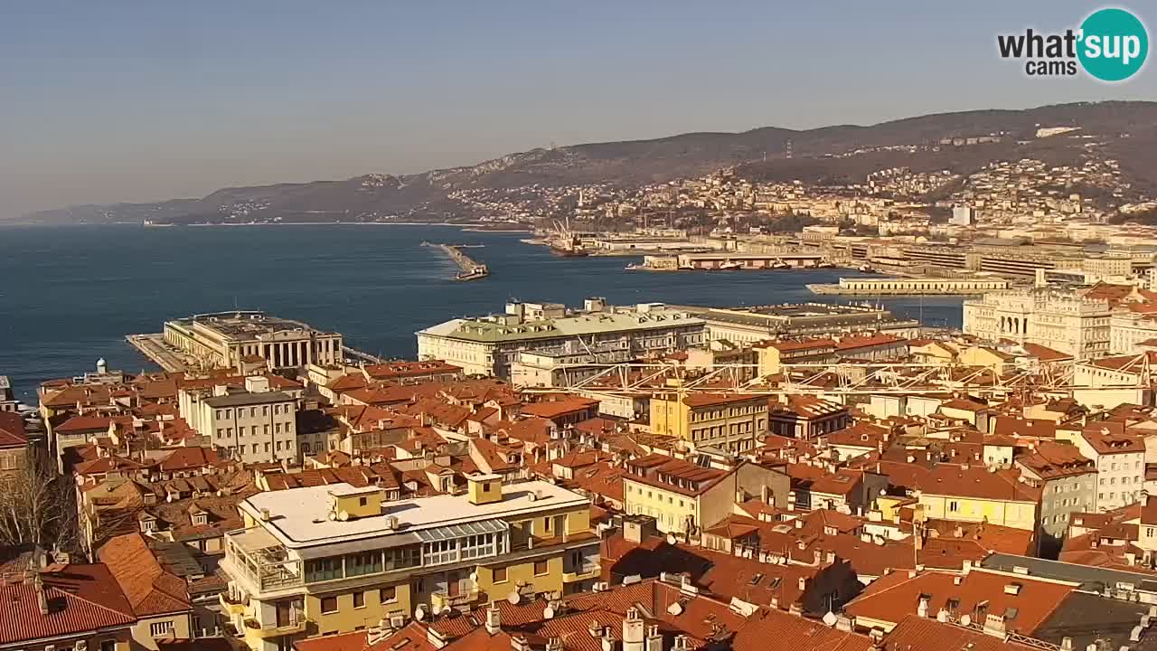 Webcam en direct Trieste, ville, golfe, port et château de Miramare